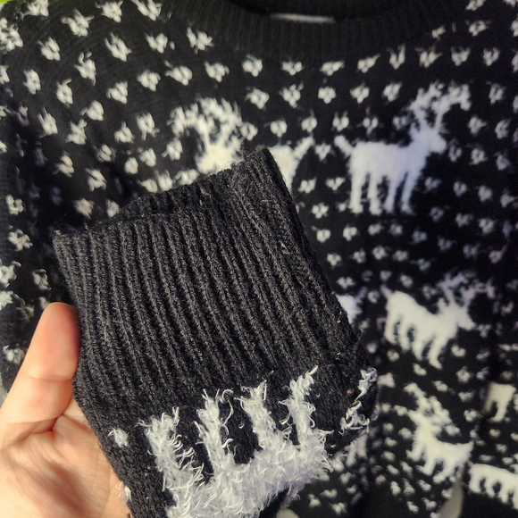 Reindeer Christmas Sweater - Picture 5 of 5